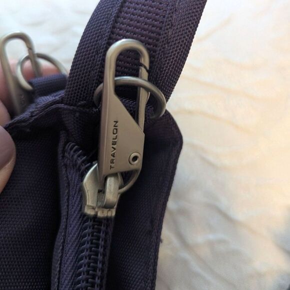 👜 Travelon Anti-Theft Classic Mini Shoulder Bag Purple - Picture 13 of 13